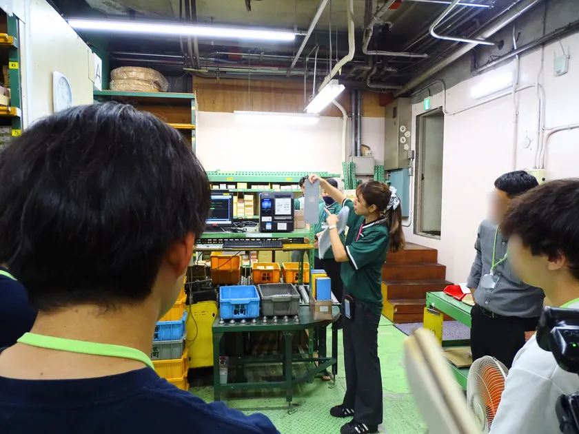 倉庫見学の様子