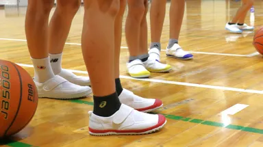 教育パワーシューズを履く小学生