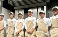 経験豊富な職人が手仕事で作り上げています