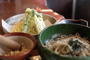 旧北国街道沿いの手打ちそば 丁子庵の天ぷらそば