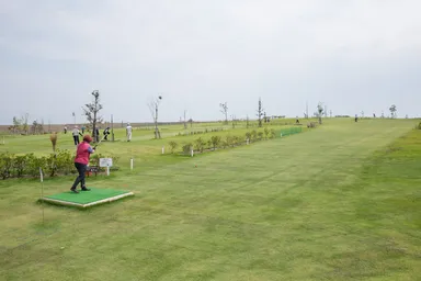 オリジナル堆肥を納め芝生が良く育つゴルフ場