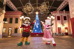 クリスマスビッグツリーとキャラクターたち