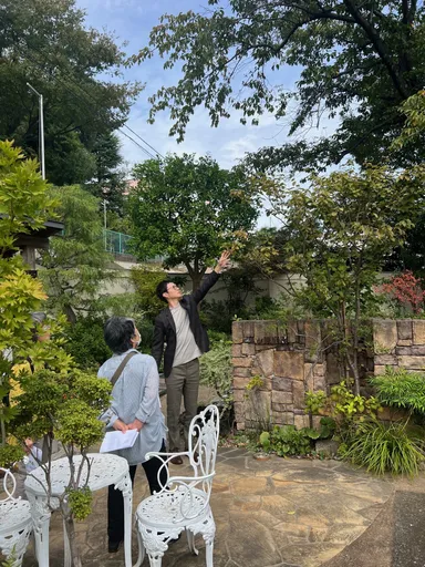 ガーデンデザイナーで当社代表の浅岡です