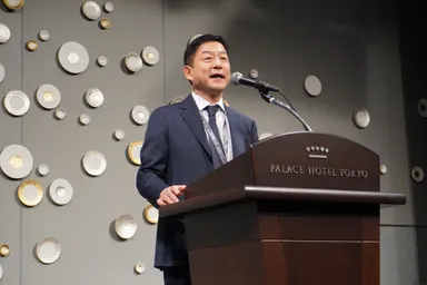 代表取締役会長　荒井 裕之