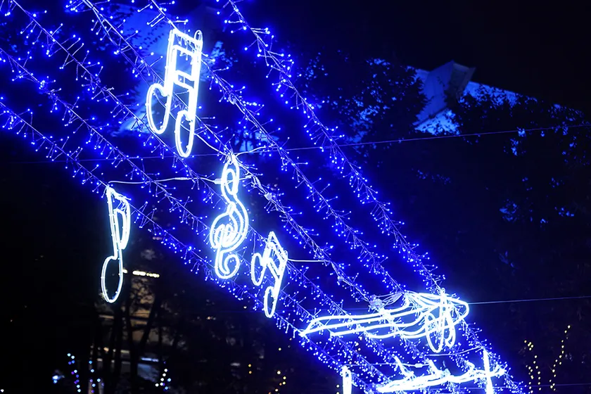 けやきひろば2階芝生広場