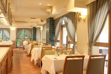 プリミ・バチ　内観