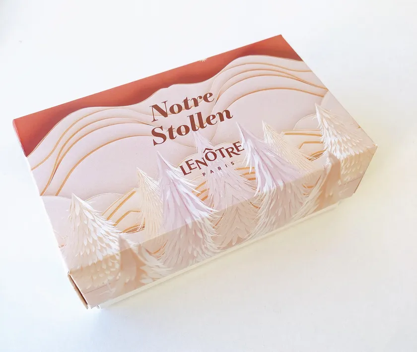 2025年限定デザインを施したシュトーレンのパッケージ