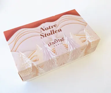2025年限定デザインを施したシュトーレンのパッケージ