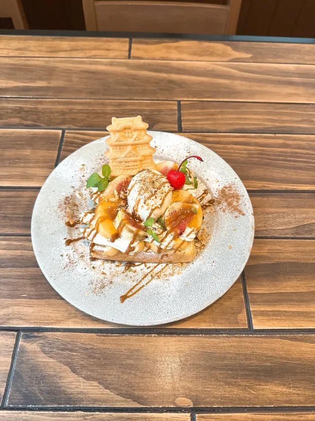 ◆季節のフルーツと守谷食パンのキャラメルナッツトースト