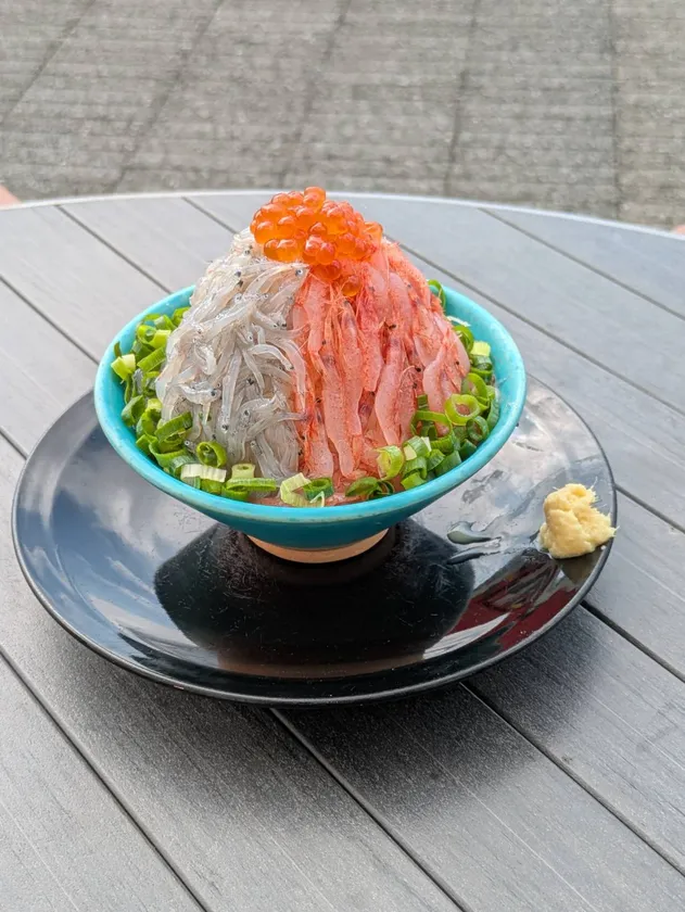 「静岡頂上丼」~生桜えび・生しらす~
