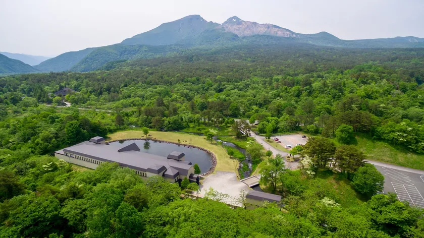 特徴2：磐梯山が見える庭園
