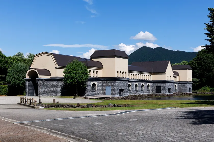 (2)本館前広場 約700平米