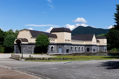 (2)本館前広場　約700平米