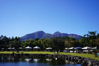 庭園でのマルシェイベント