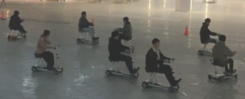 小型モビリティ車両