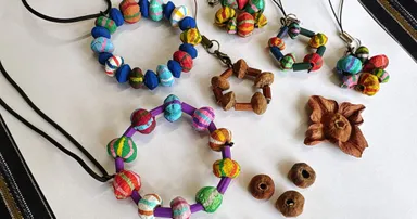 自然素材で楽しむ！柿のヘタとイタドリを使った手作りアクセサリー体験