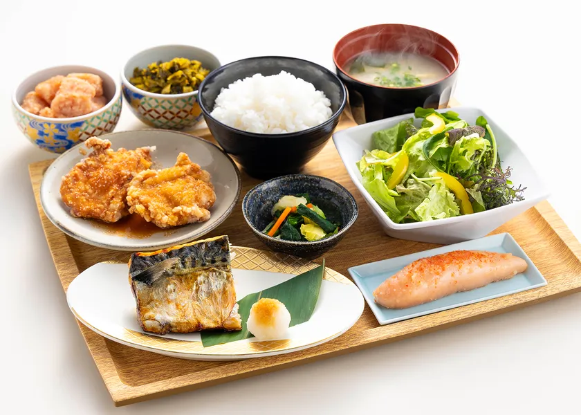 熟成鶏の唐揚げめんたい風味&焼き塩さば定食(イメージ)