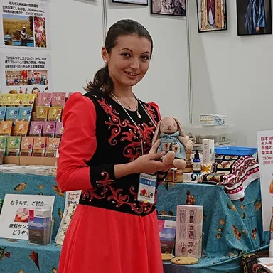 キルギスの民族衣装スタッフ例