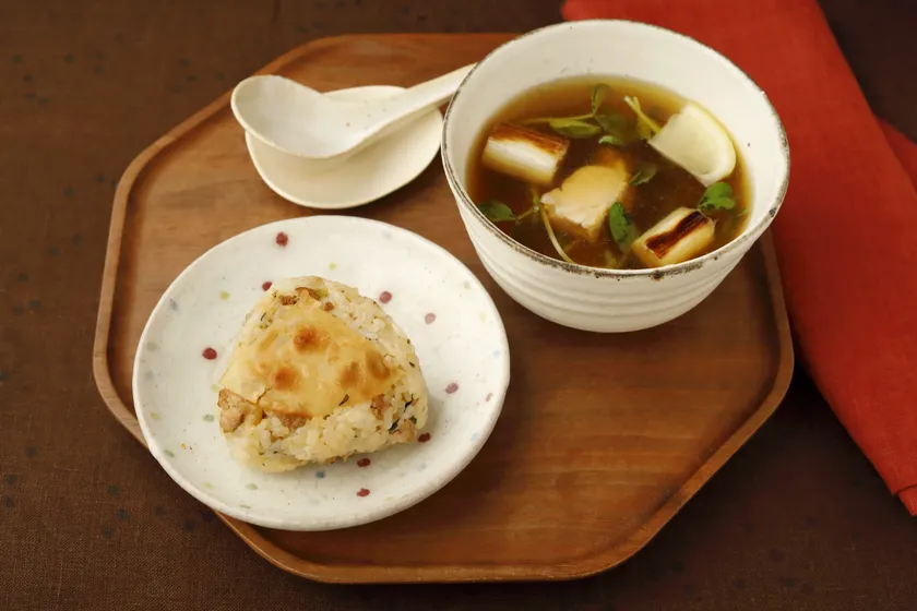 羽根付き餃子風おにぎり&焼きねぎのねぎみそスープ