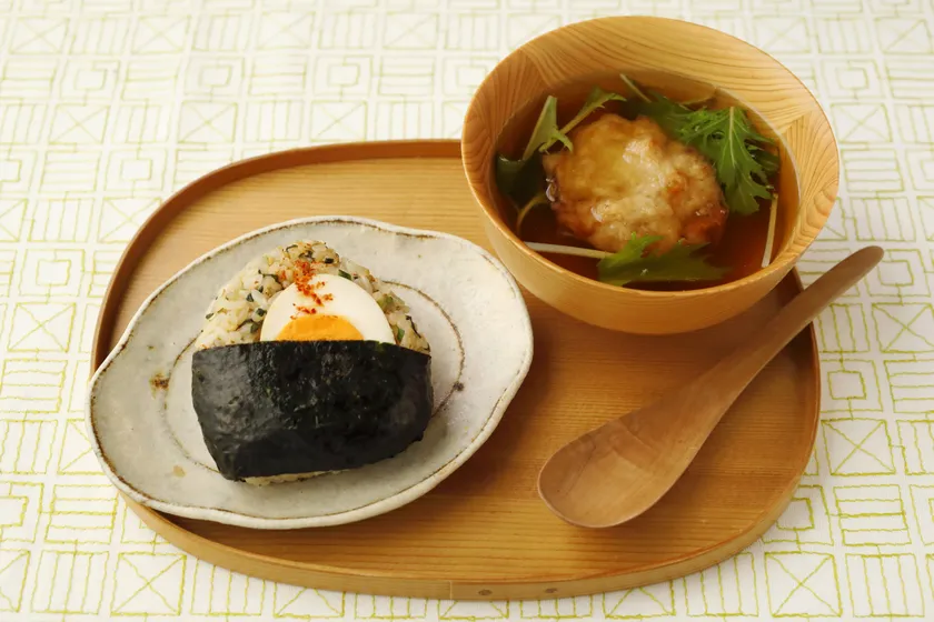 とんがらしと大葉の味たまおにぎり&山いもとえびの落とし揚げスープ