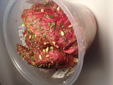 クリームポテトの上に肉三昧