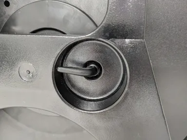 イージーロバストケーブル背面の回転防止ストッパー