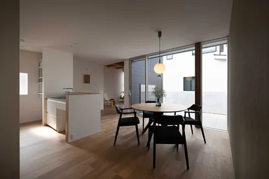 ダイニングキッチン(昼)