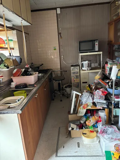 一人暮らしの高齢者の台所の様子