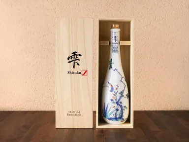 贈呈品にも最適な桐箱による包装