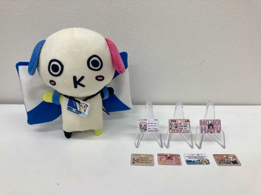 ぬいぐるみに付けて楽しめるミニサイズの「ぬい活カード」