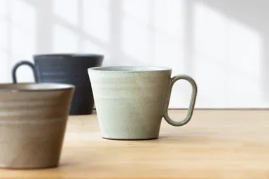 それぞれ異なる表情と趣があり、テーブルシーンをやさしく彩ります