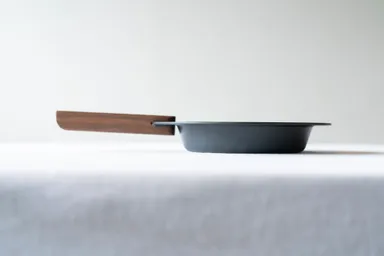 累計8万枚を超えたマルチグリドルの次に、“日常でも使える形”を追求。