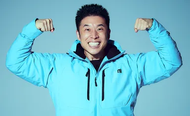 nnoum(ノアム)の最新モデルを着用するなかやまきんに君