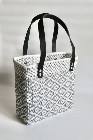 ダイヤ柄スクエアS ホワイト×シルバー