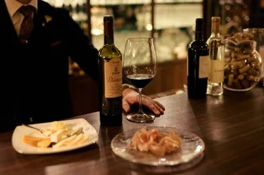 ソムリエとの会話も楽しみの一つ