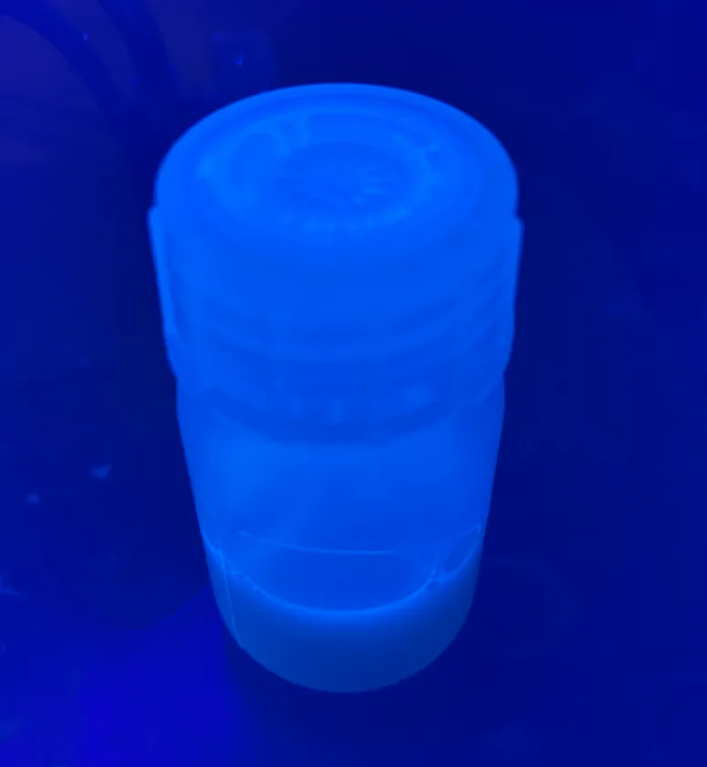 農薬としての効果を確認した有機バイオマス系廃棄物から合成した量子ドット(紫外線照射下)