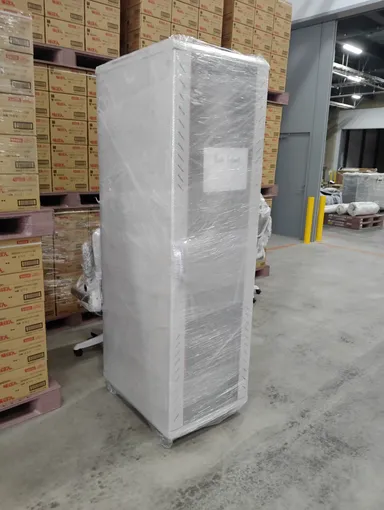 寄贈品実物（大型キャビネット）