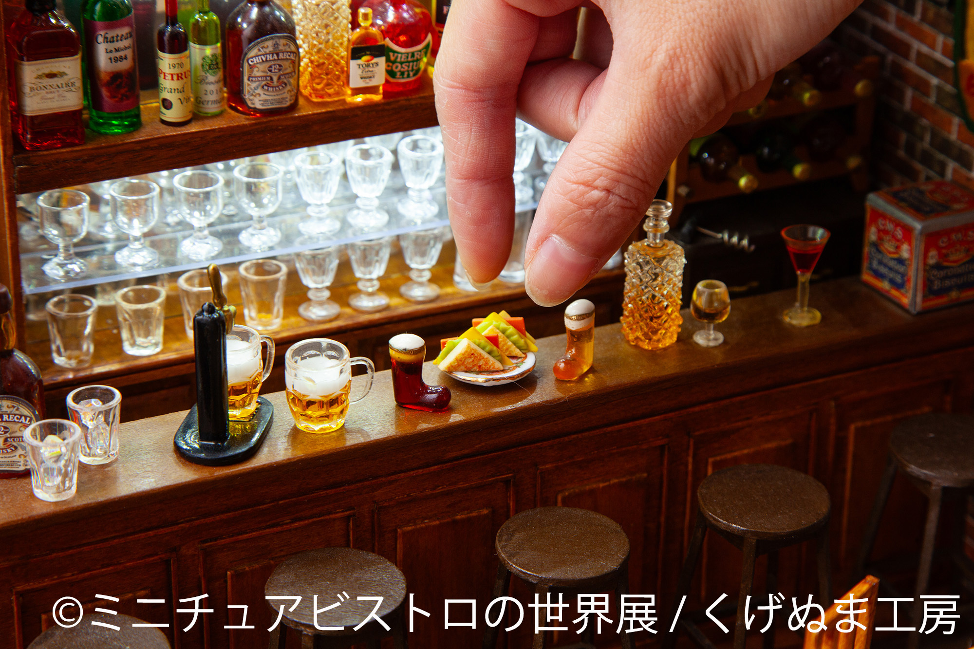 手のひらサイズのビストロ空間で楽しむ“美味しいアート”　「ミニチュアビストロの世界展」12/12(金)～東京で開催