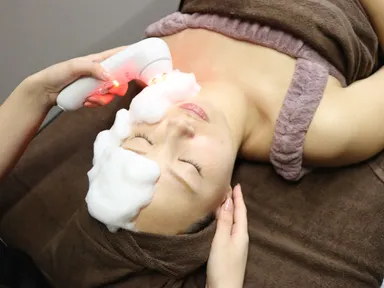 「イオン」×「ラジオ波」×「赤色LED照射」