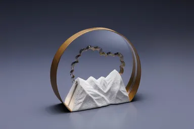 2025年度トロフィー《Cycling Moon》藤沢 恵(撮影：佐藤 茂)