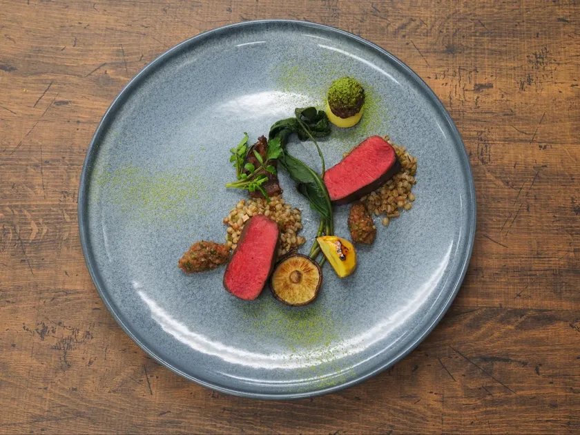 鹿ロース肉の炭火焼き