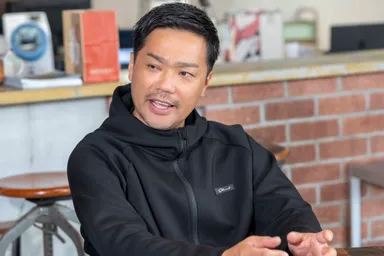 シギット・プルワント氏の働きぶりについて語る山脇 慎太郎氏