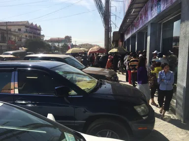 オープン当日　もう待ちきれないお客様