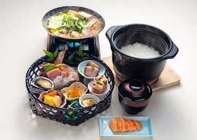 籠膳 特選刺身の盛り合わせ（もつ鍋有りイメージ）