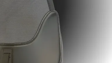 ほど良い光沢感のあるブラックカラー