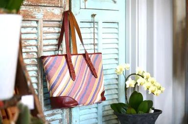 ヴァーサトル(Versatile)レディースバッグ