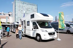 車両展示風景01