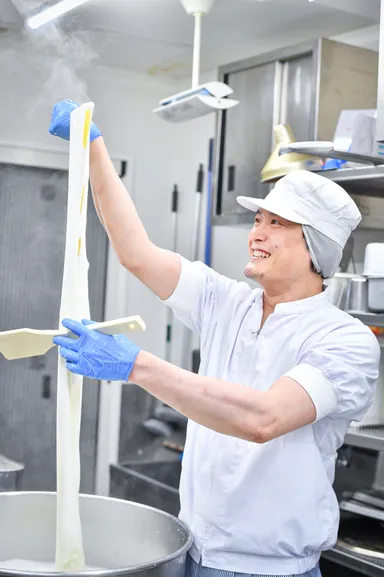 モッツァレラ製造実演