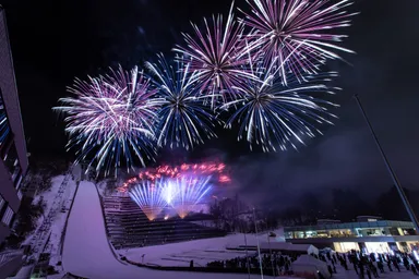 「大倉山冬花火2025」昨年の様子