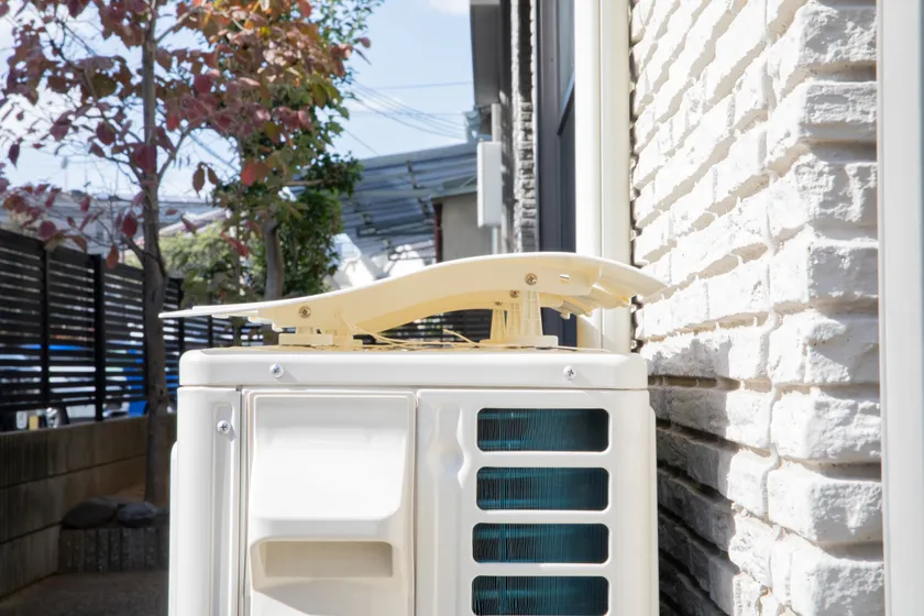 脚付きで通気性アップ